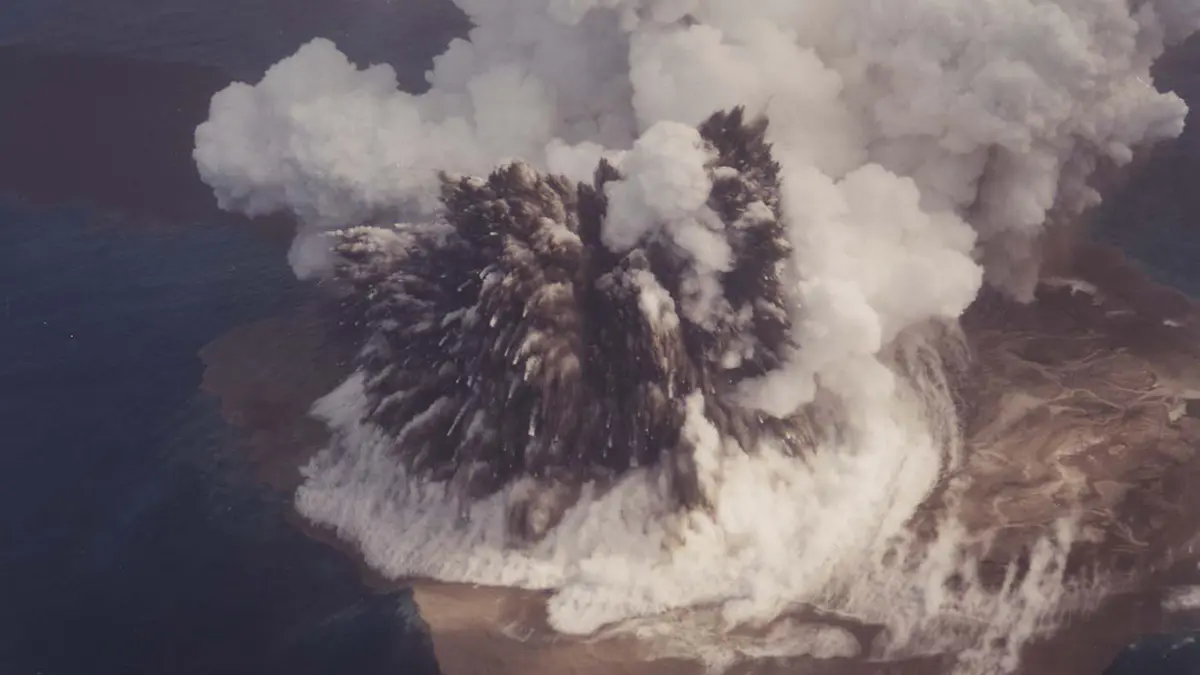 Fukutoku-Okanoba: Coast Guard Sees Darker Water on 17 September