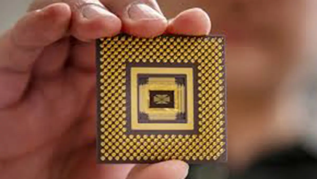 New Hafnium‑Oxide Memristor