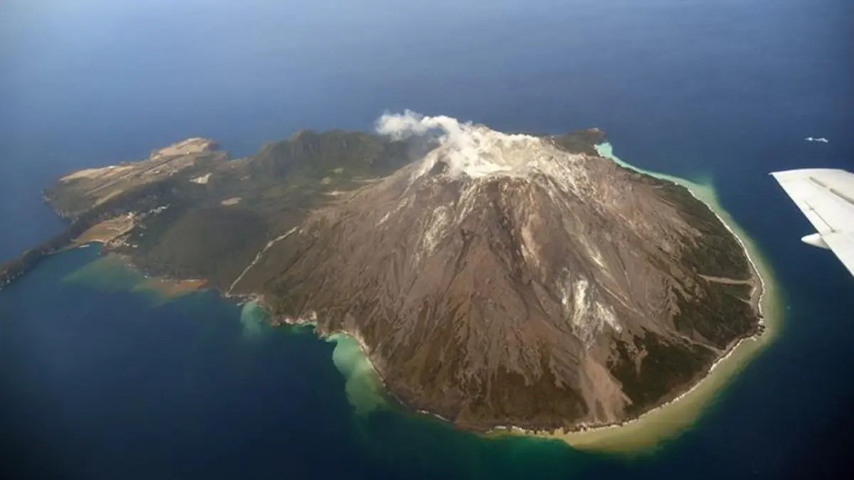 Kikai Caldera – Evidence of Magma Re-injection beneath a Giant Volcano