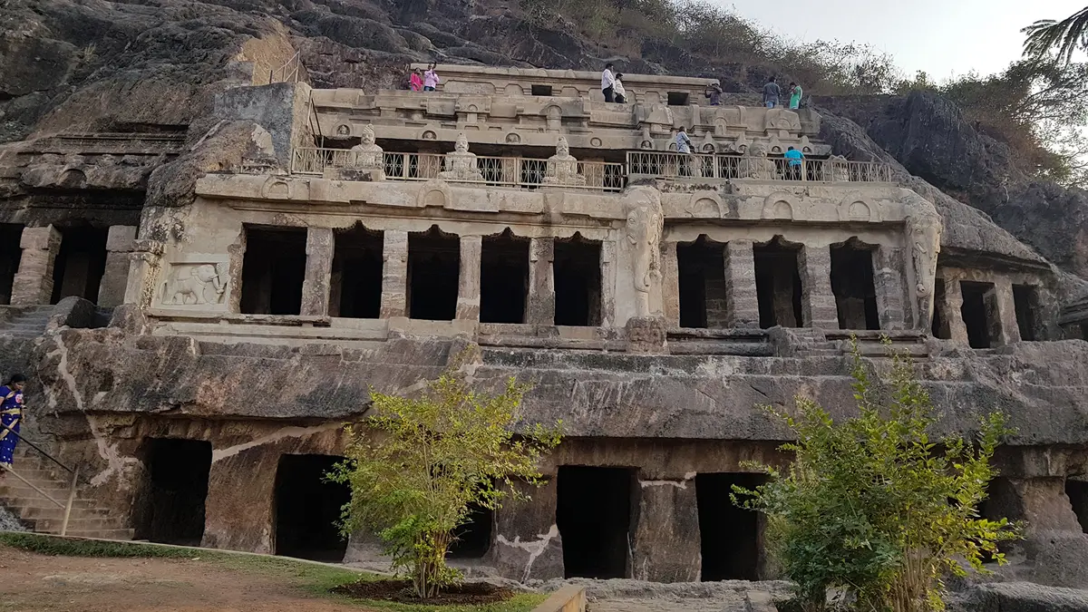Undavalli Caves – Rock-Cut Heritage beside the Krishna River