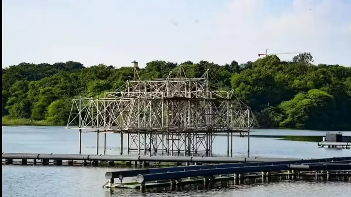 Supreme Court applies public trust doctrine to man‑made lakes