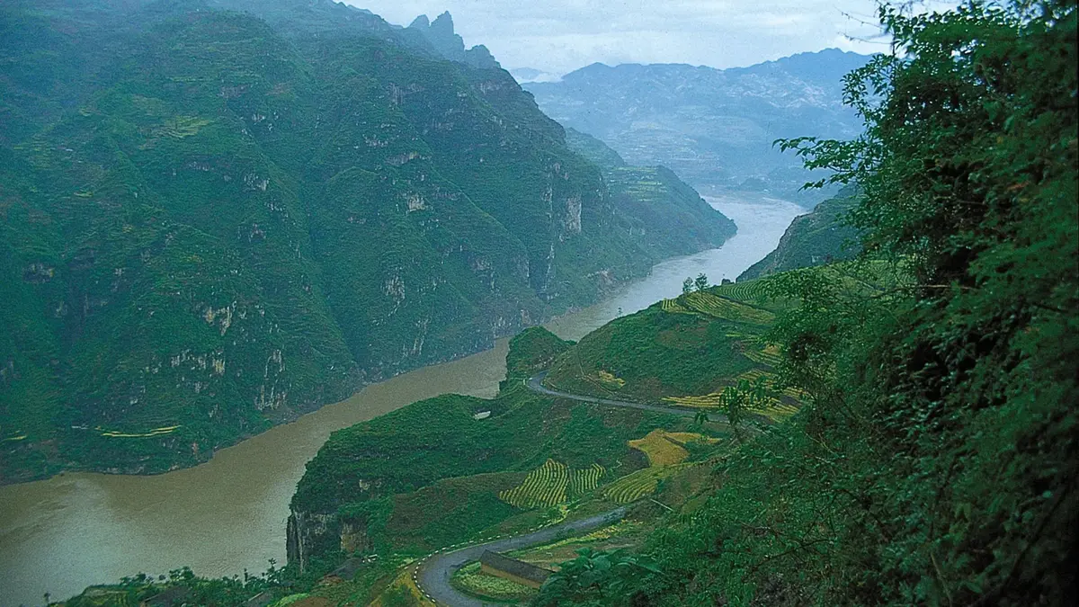 Yangtze River Underwater Tunnel and High‑Speed Rail