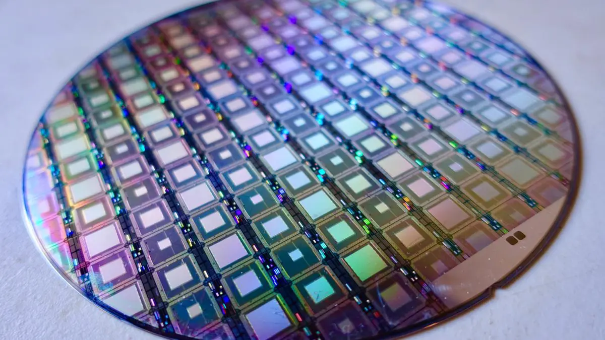 Certified Quantum Randomness with a Single Qubit