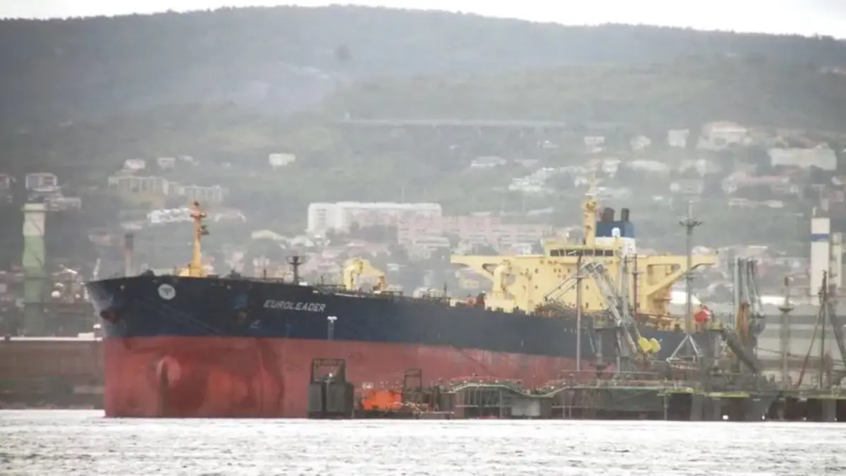 Hormuz Halt - India Boosts Russian Oil Imports Amid Strait Crisis