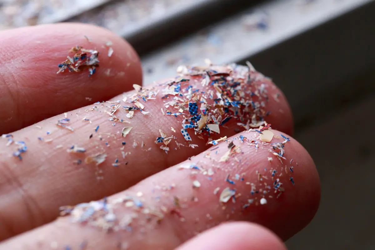 Airborne microplastics – a new pollution threat