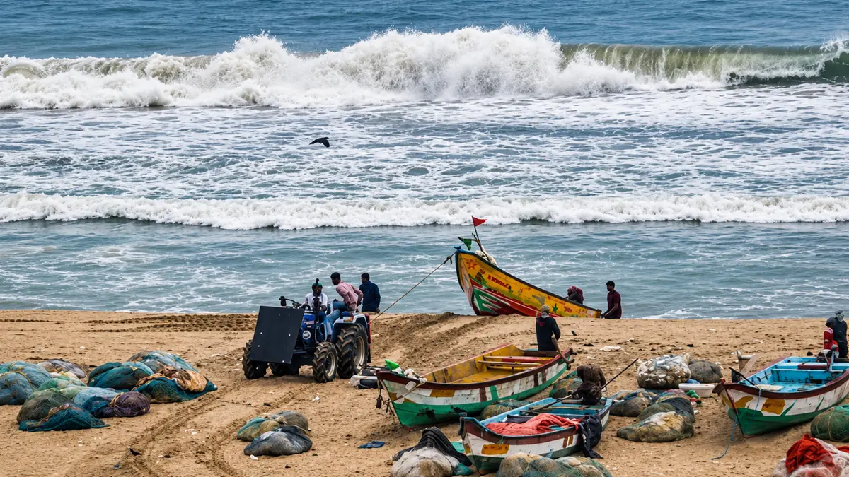 Vessel Communication System: Transponders on Fishing Boats